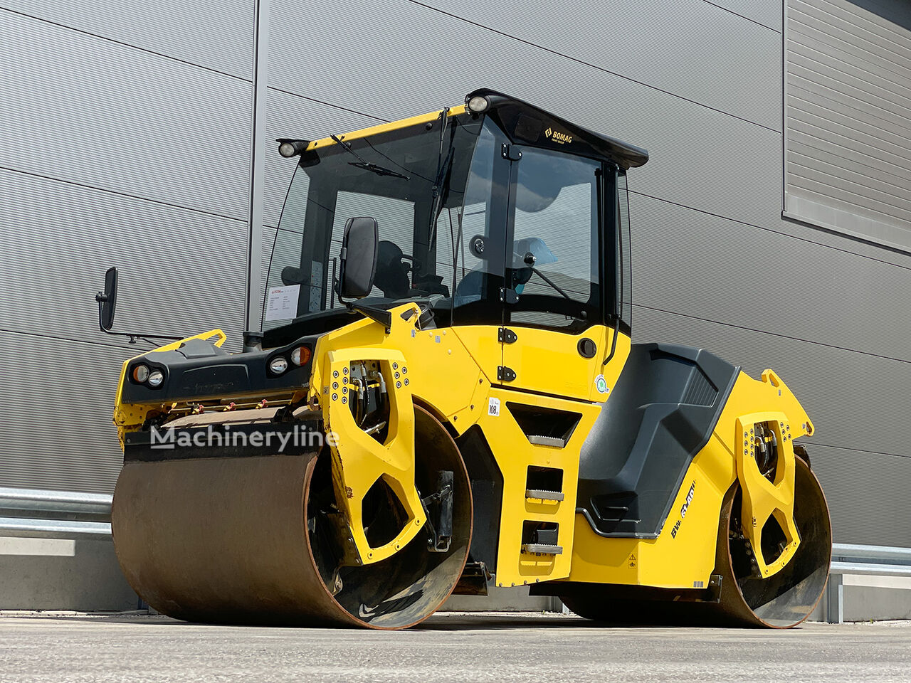 Дорожный каток BOMAG BW 161 AD-5 — фотография