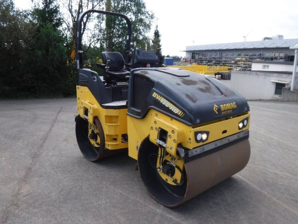 Дорожный каток BOMAG BW 138 AD-5 — фотография